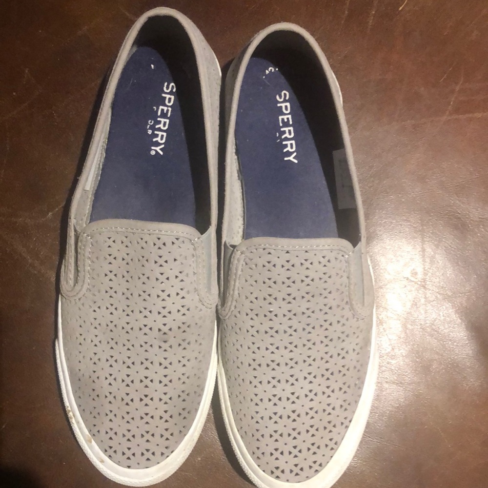 Sperry tennis shoes (gray)